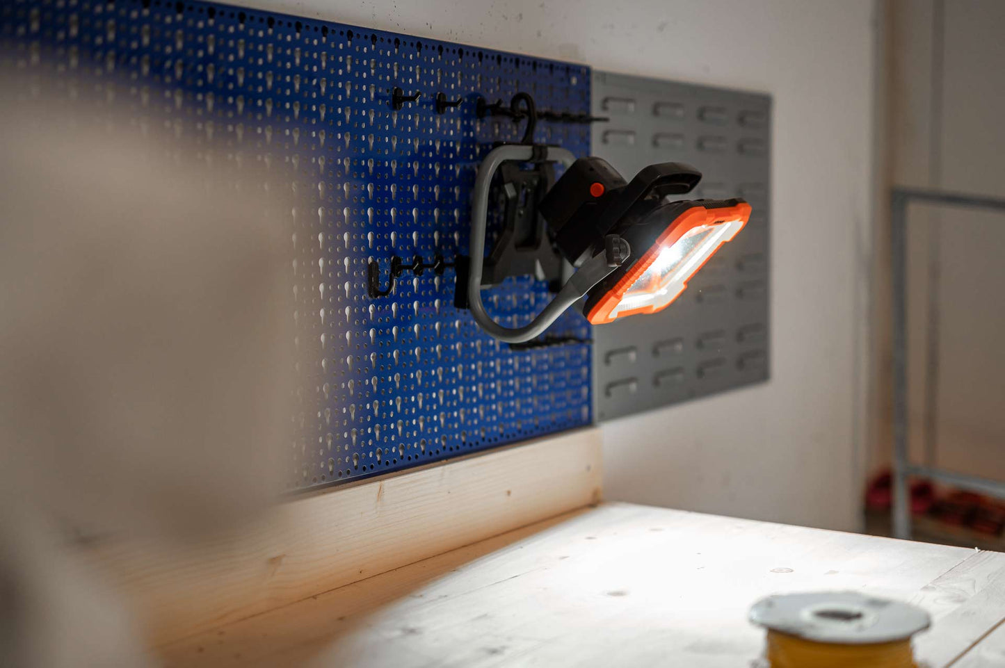 Faro LED a batteria 21 V