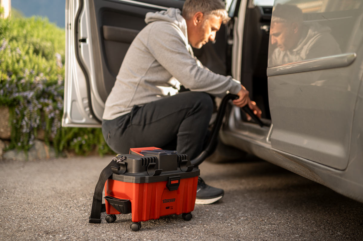 Aspirapolvere e soffiatore a batteria 21 V